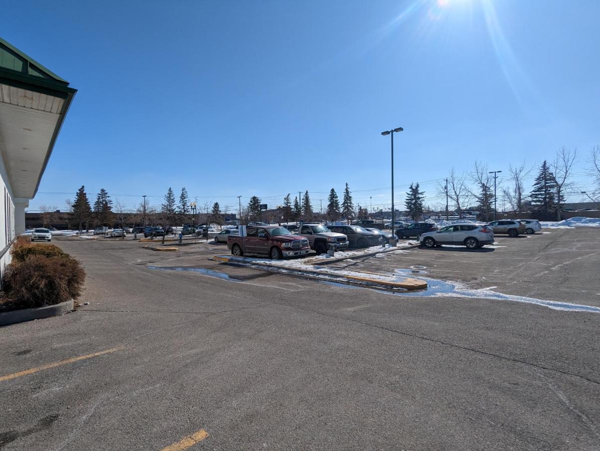 فندق Divya Sutra Plaza And Conference Centre Calgary Airport المظهر الخارجي الصورة