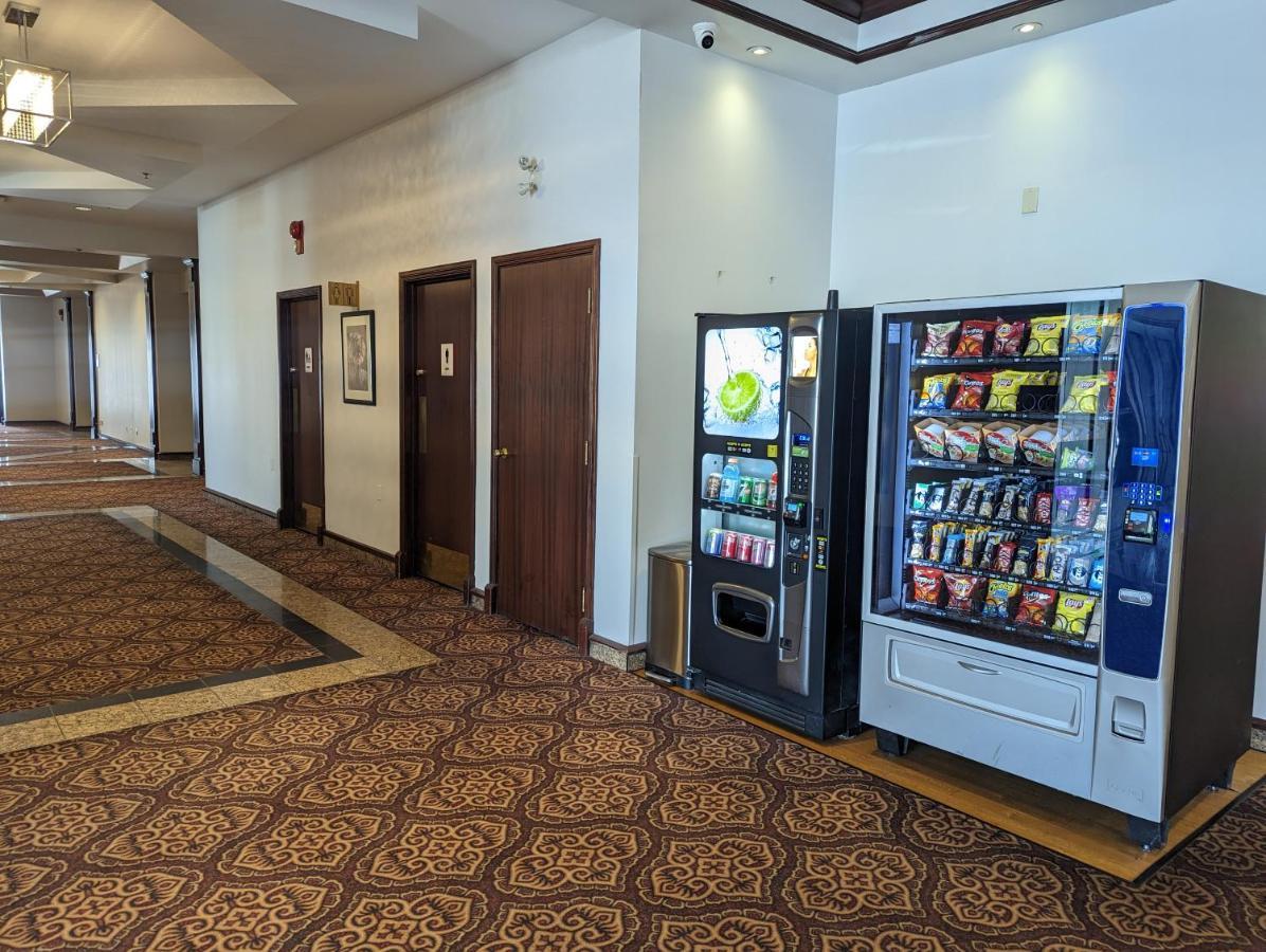 فندق Divya Sutra Plaza And Conference Centre Calgary Airport المظهر الخارجي الصورة