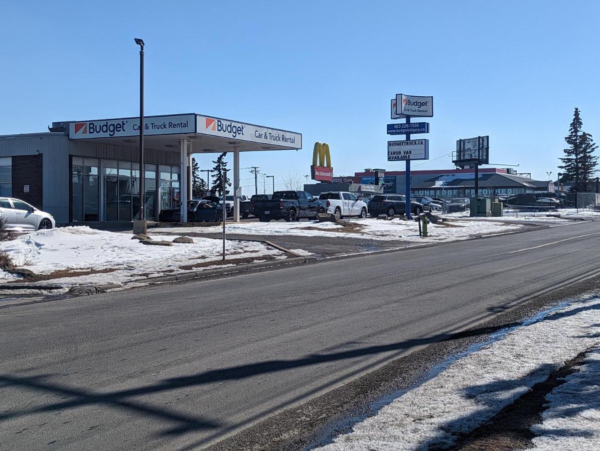 فندق Divya Sutra Plaza And Conference Centre Calgary Airport المظهر الخارجي الصورة