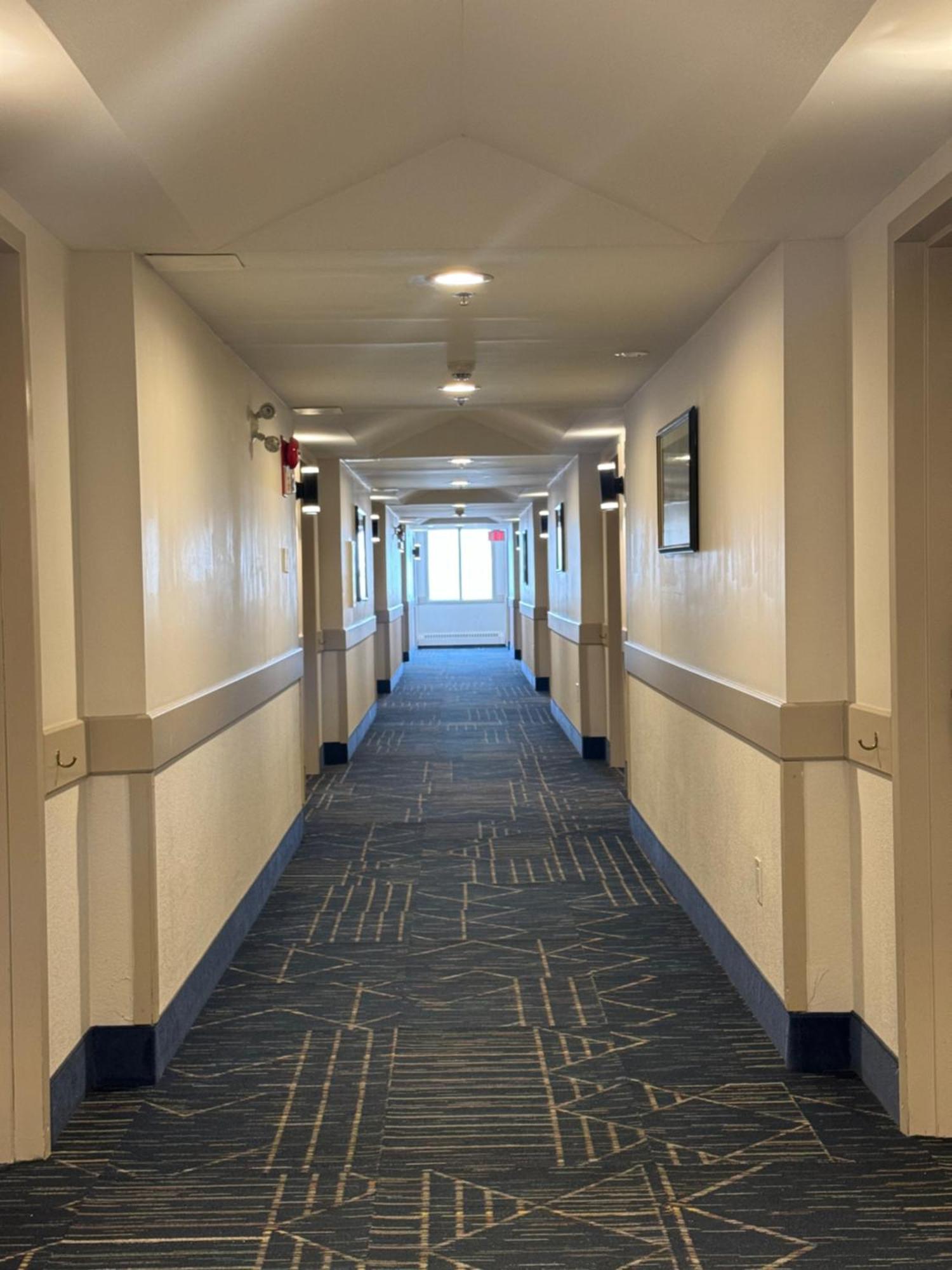 فندق Divya Sutra Plaza And Conference Centre Calgary Airport المظهر الخارجي الصورة