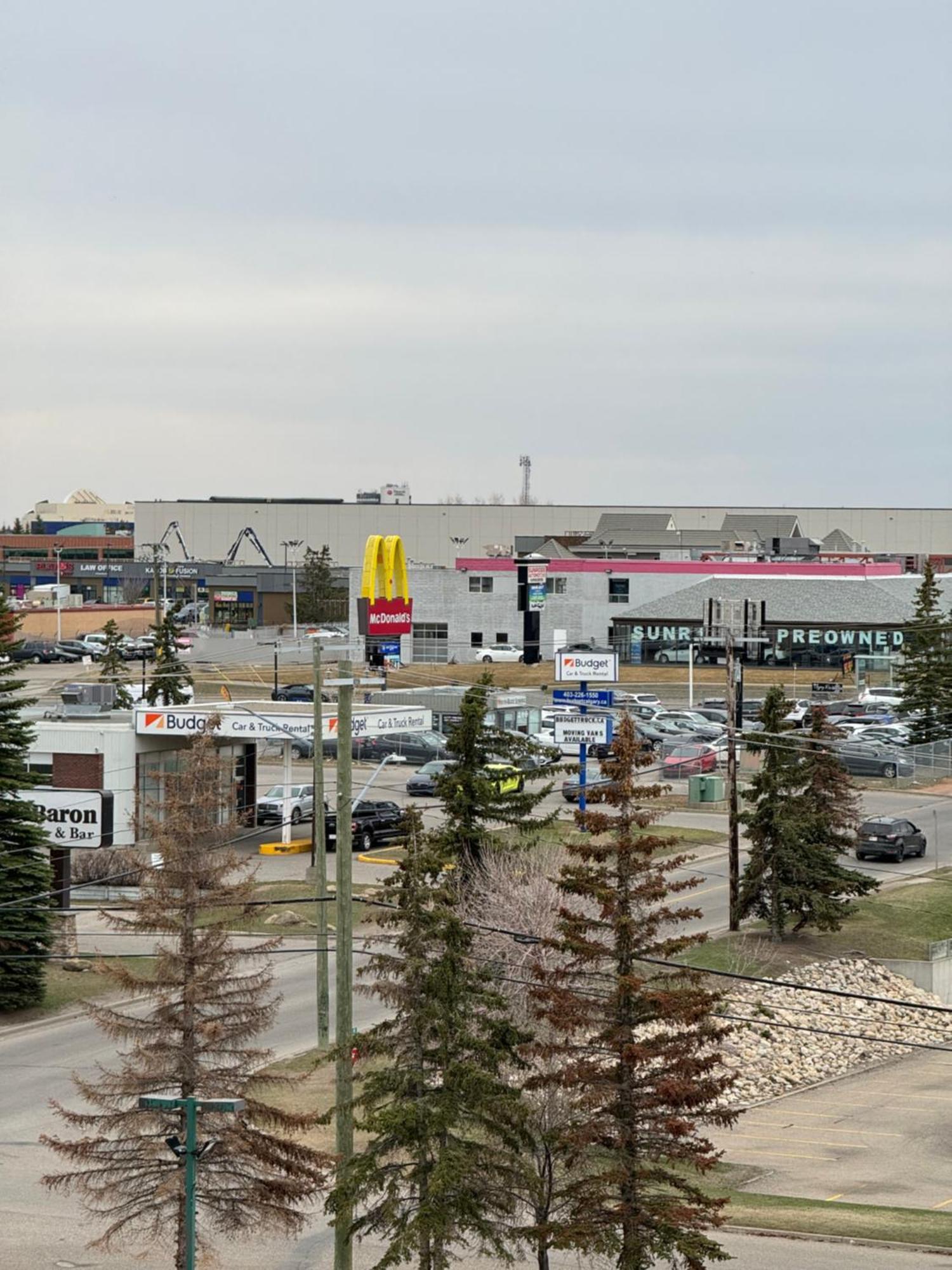 فندق Divya Sutra Plaza And Conference Centre Calgary Airport المظهر الخارجي الصورة