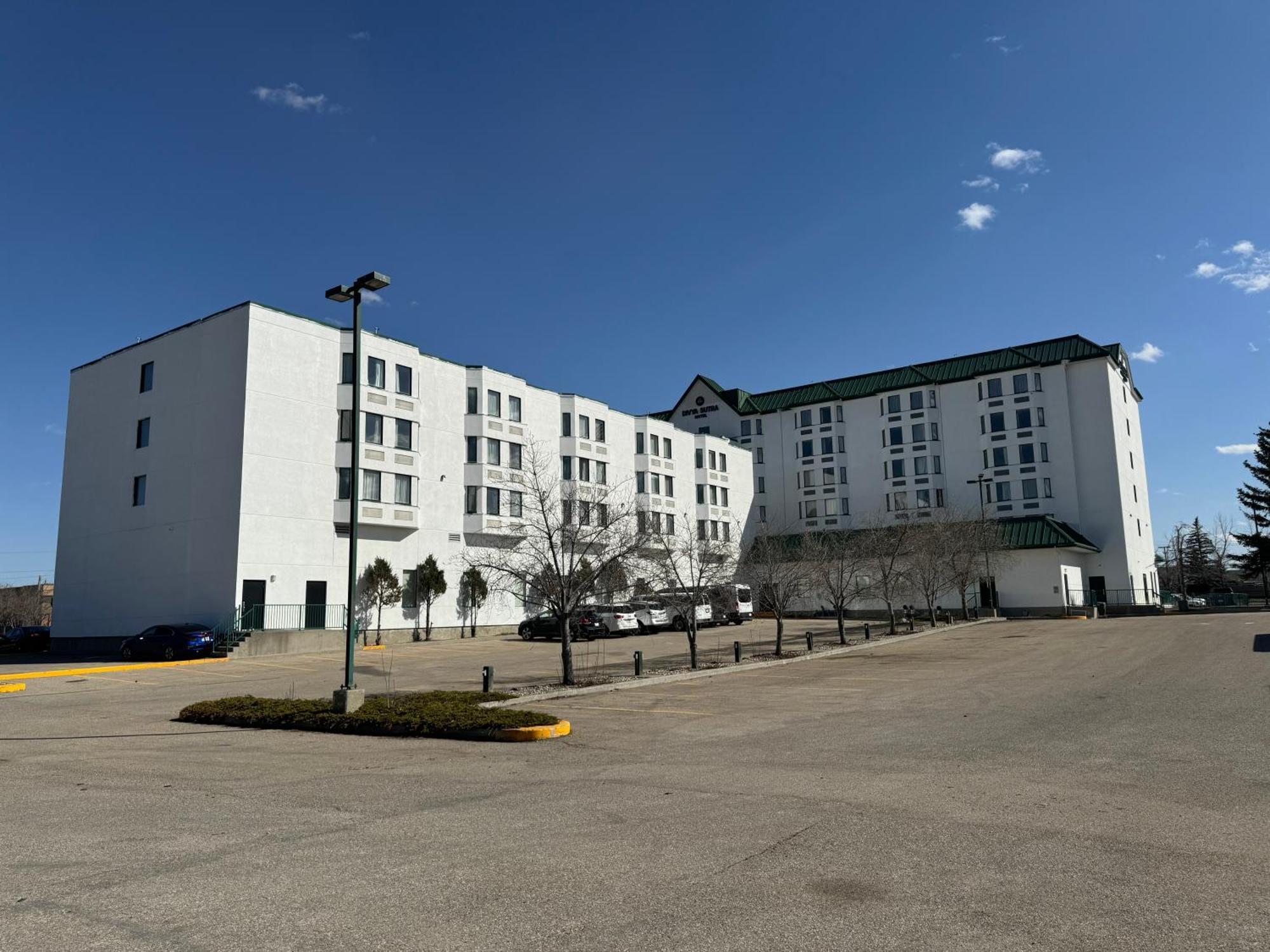 فندق Divya Sutra Plaza And Conference Centre Calgary Airport المظهر الخارجي الصورة