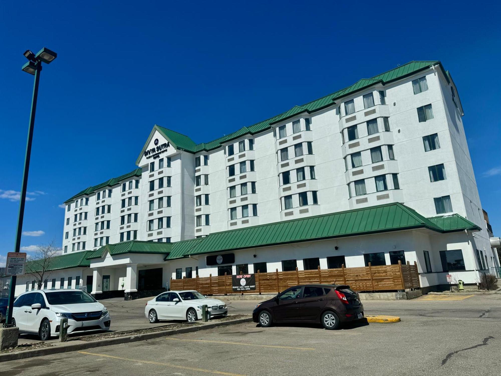 فندق Divya Sutra Plaza And Conference Centre Calgary Airport المظهر الخارجي الصورة