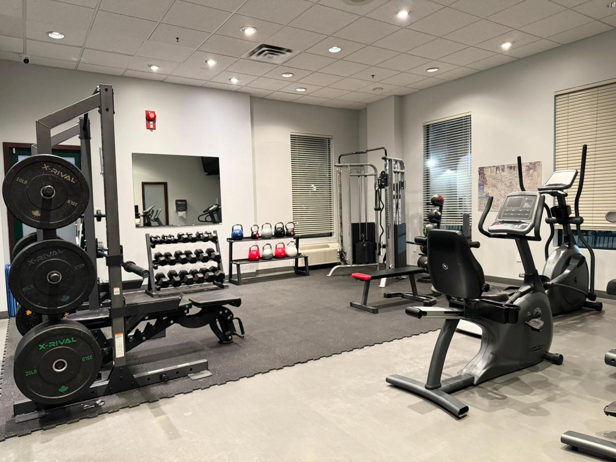 فندق Divya Sutra Plaza And Conference Centre Calgary Airport المظهر الخارجي الصورة