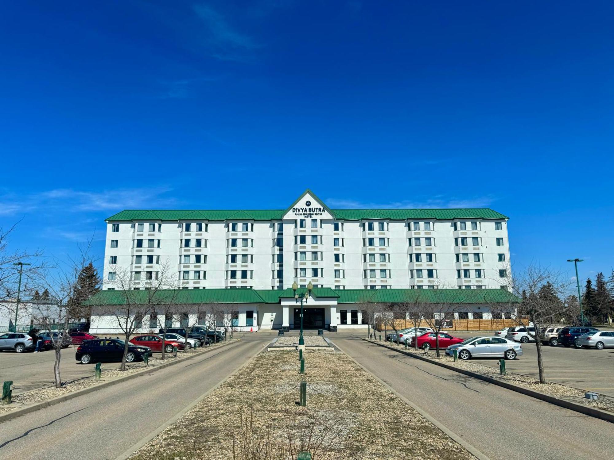فندق Divya Sutra Plaza And Conference Centre Calgary Airport المظهر الخارجي الصورة