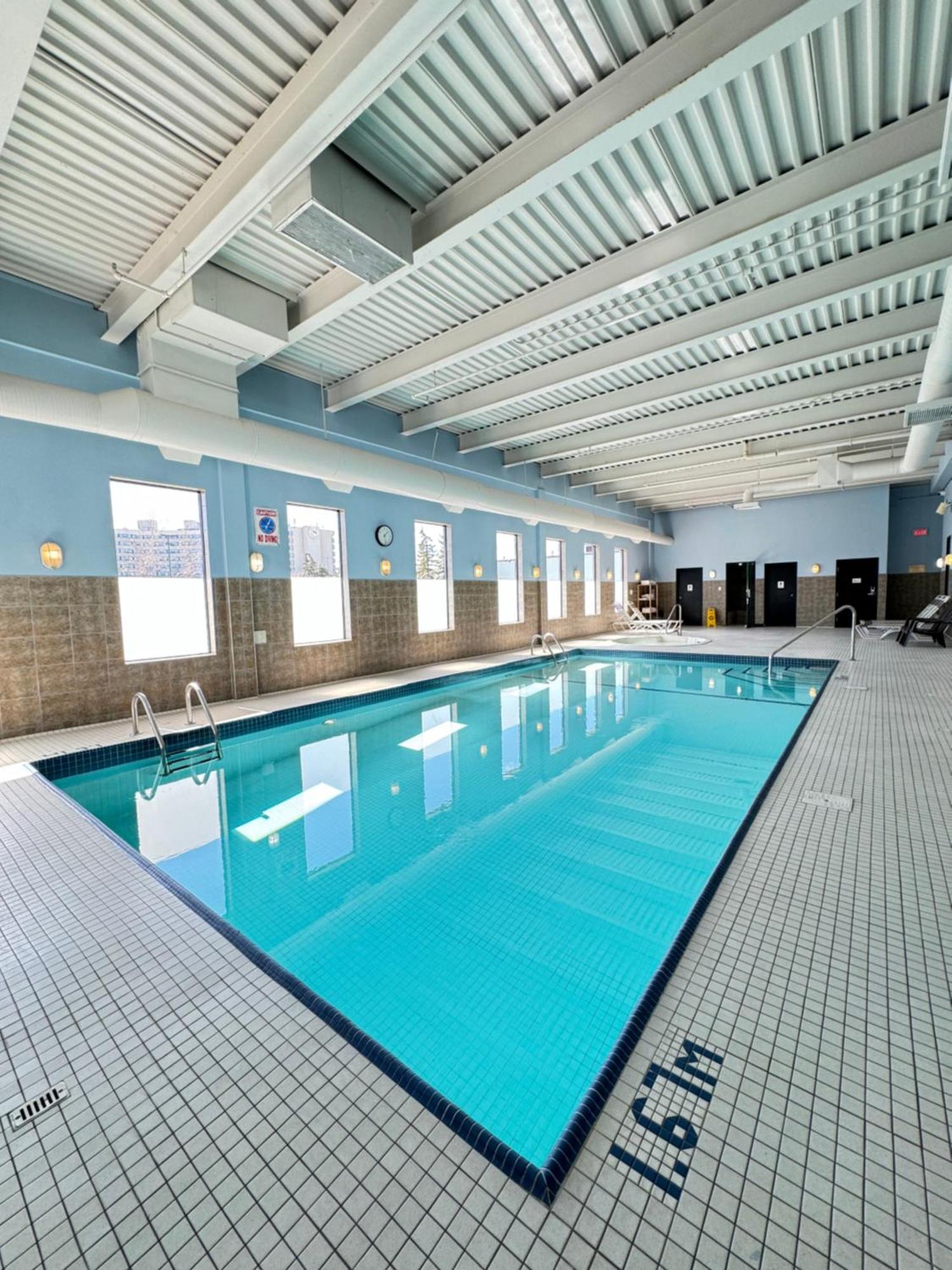 فندق Divya Sutra Plaza And Conference Centre Calgary Airport المظهر الخارجي الصورة