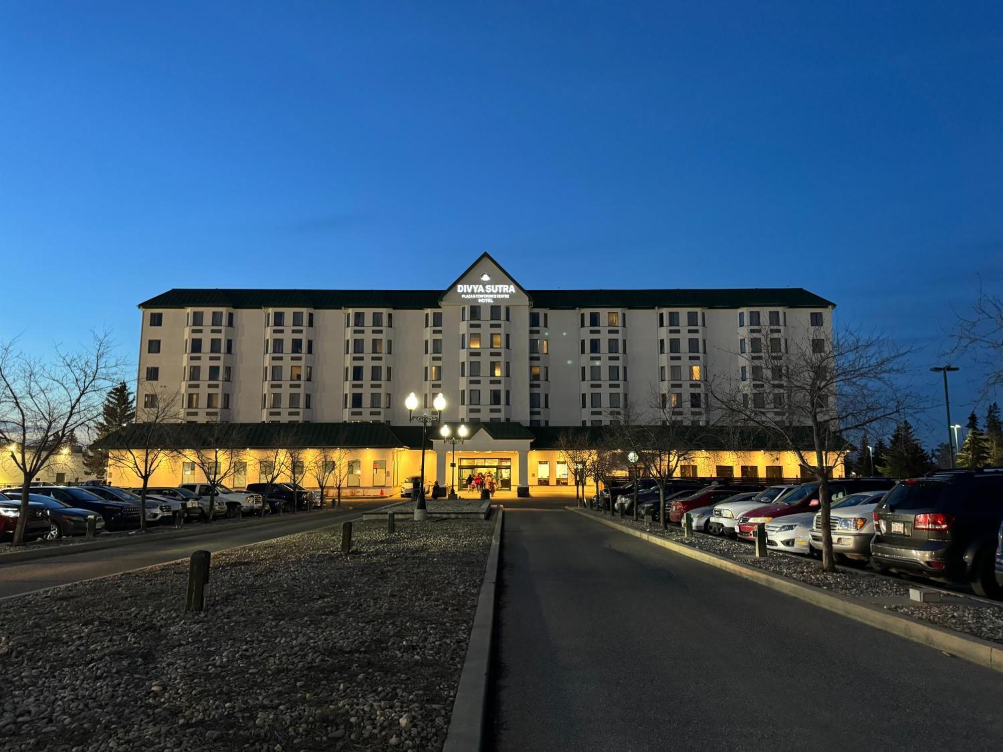 فندق Divya Sutra Plaza And Conference Centre Calgary Airport المظهر الخارجي الصورة