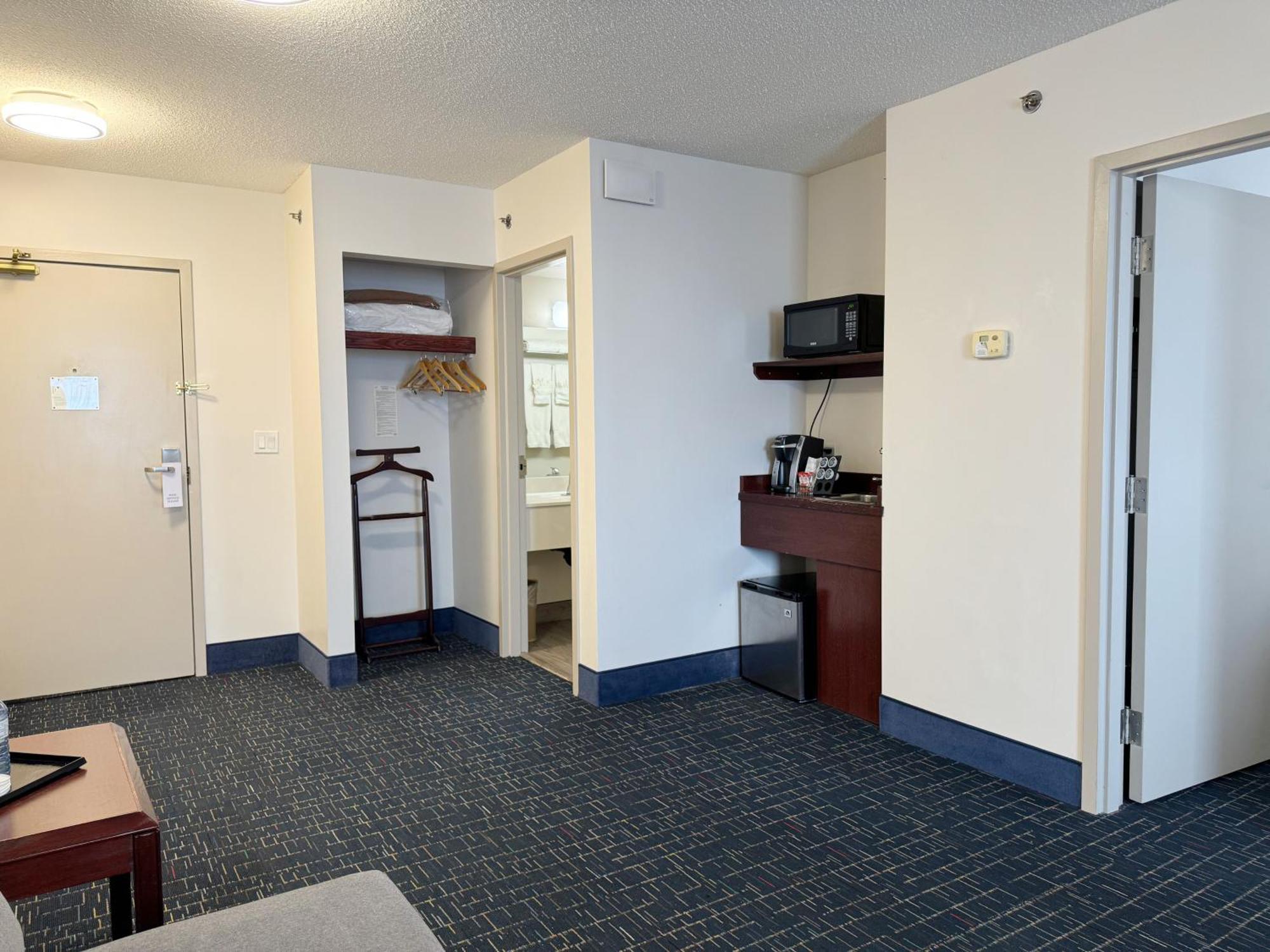 فندق Divya Sutra Plaza And Conference Centre Calgary Airport المظهر الخارجي الصورة
