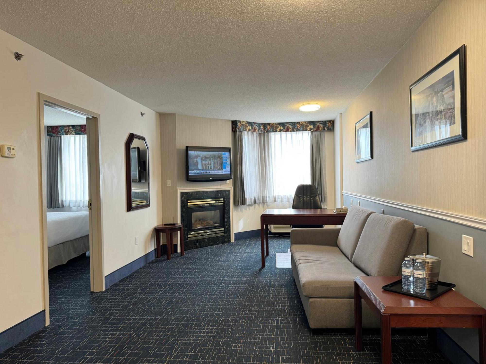 فندق Divya Sutra Plaza And Conference Centre Calgary Airport المظهر الخارجي الصورة