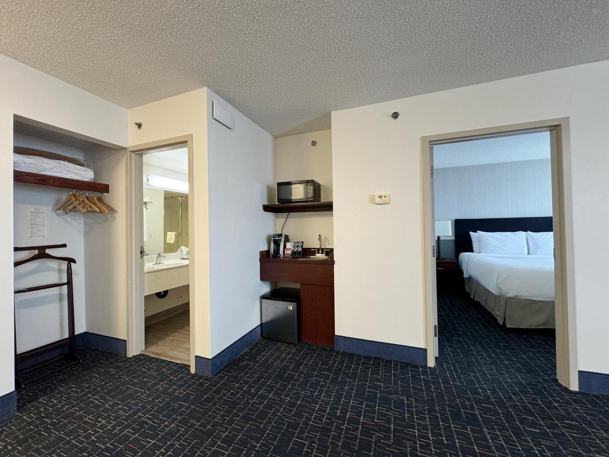 فندق Divya Sutra Plaza And Conference Centre Calgary Airport المظهر الخارجي الصورة