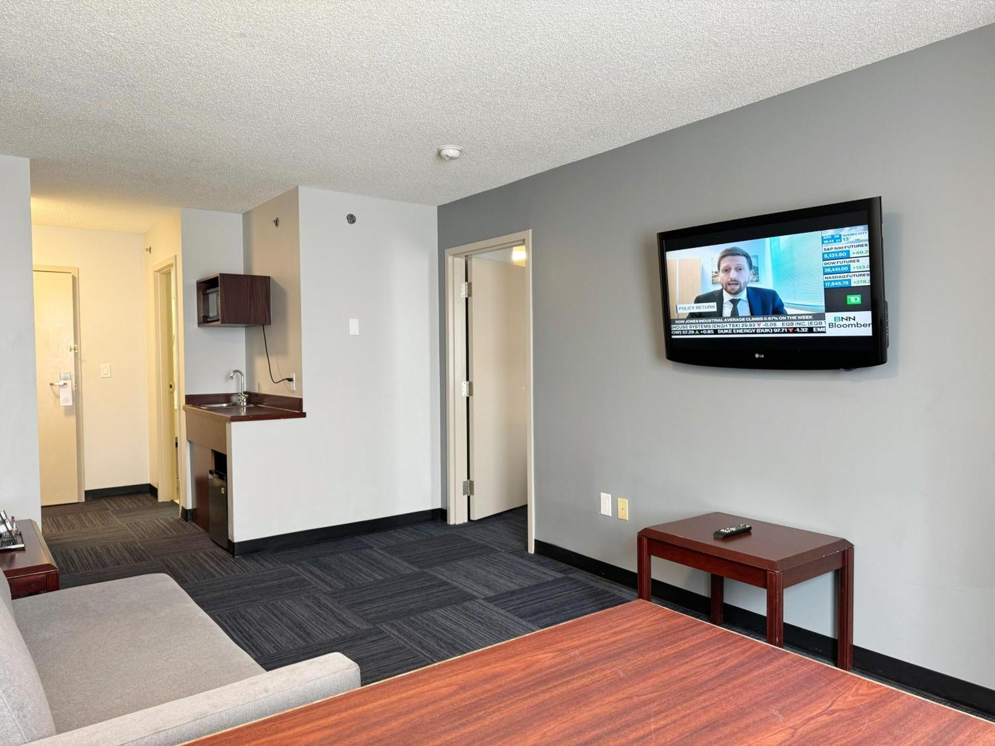 فندق Divya Sutra Plaza And Conference Centre Calgary Airport المظهر الخارجي الصورة