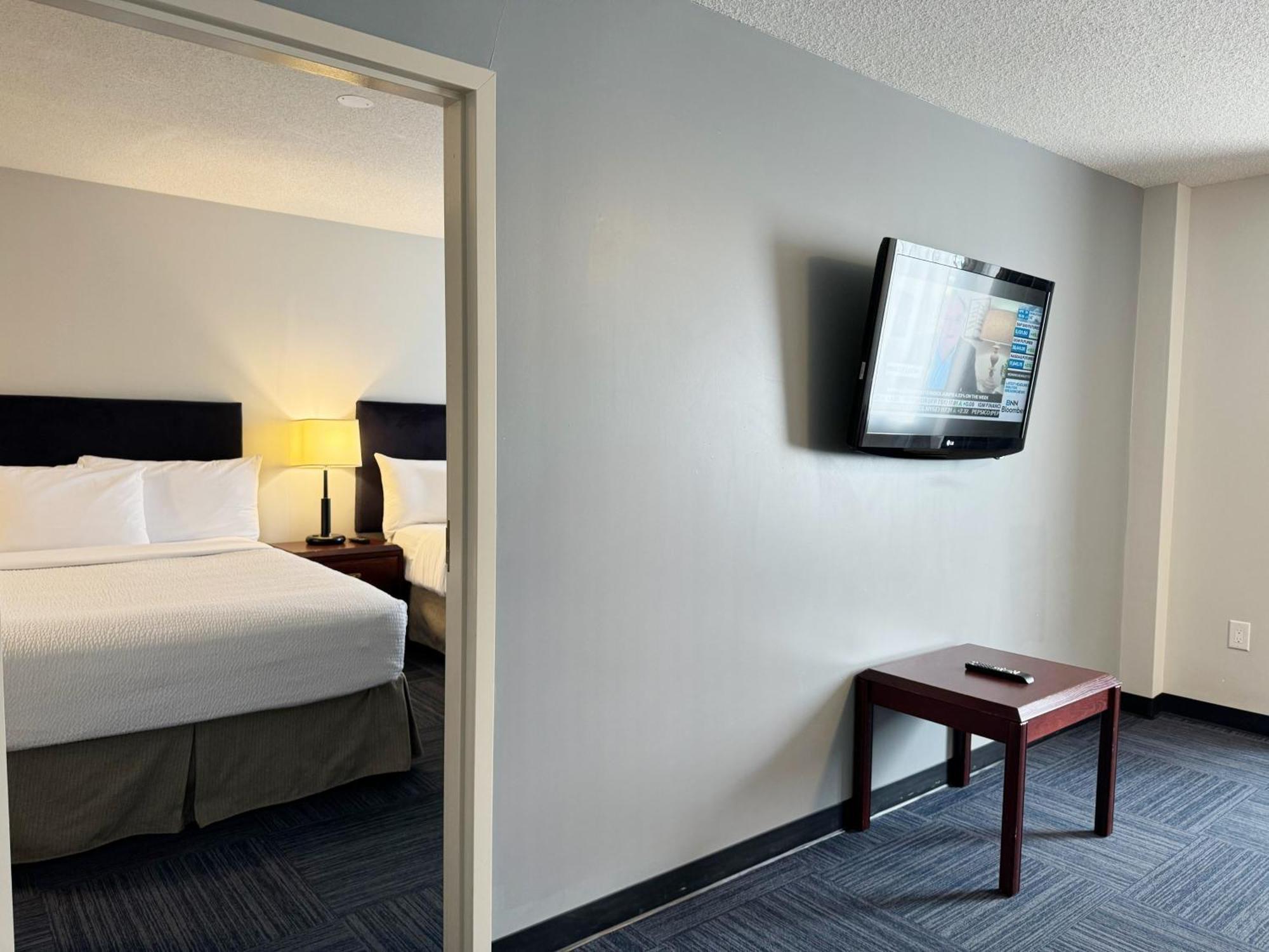 فندق Divya Sutra Plaza And Conference Centre Calgary Airport المظهر الخارجي الصورة