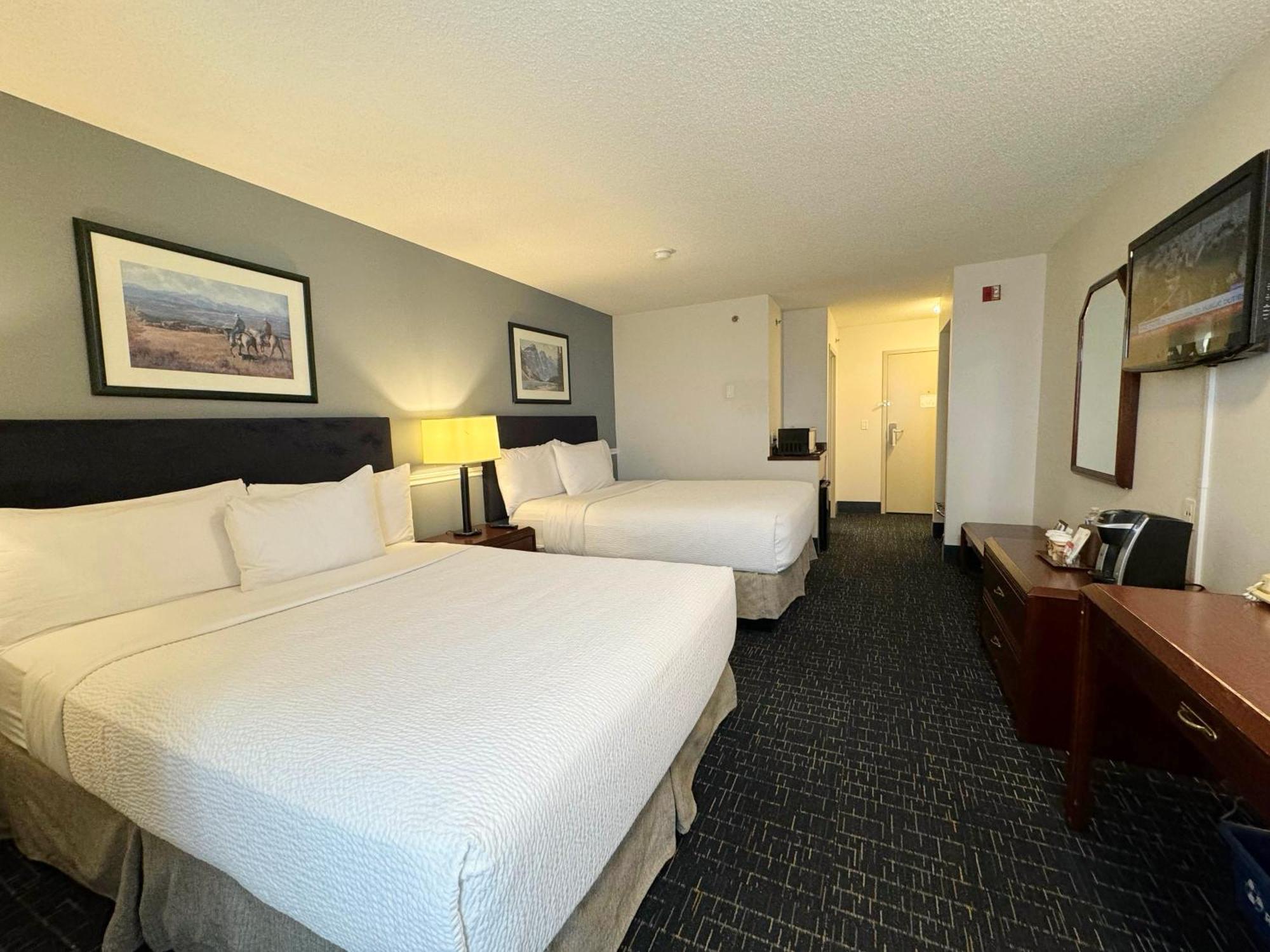 فندق Divya Sutra Plaza And Conference Centre Calgary Airport المظهر الخارجي الصورة